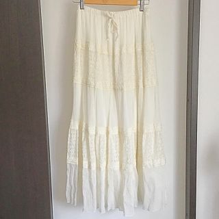 ビーラディエンス(BE RADIANCE)のBE Radiance ホワイトレース付きロングスカート(ロングスカート)