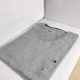 トミーヒルフィガー(TOMMY HILFIGER)のトミーTOMMY HILFIGERグレーVネックTシャツSメンズ　新品(Tシャツ/カットソー(半袖/袖なし))