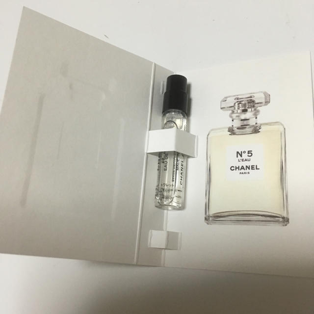限定でセール価格 CHANEL No.5ローオードゥトワレット100ml+サンプル