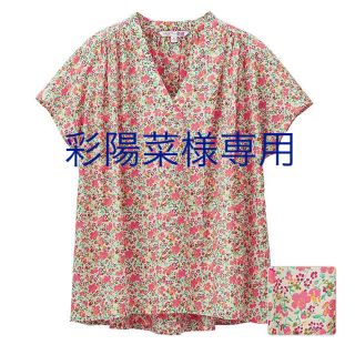 ユニクロ(UNIQLO)の【彩陽菜様専用】ユニクロ リバティ花柄コットンローンブラウス(半袖) L／ピンク(シャツ/ブラウス(半袖/袖なし))