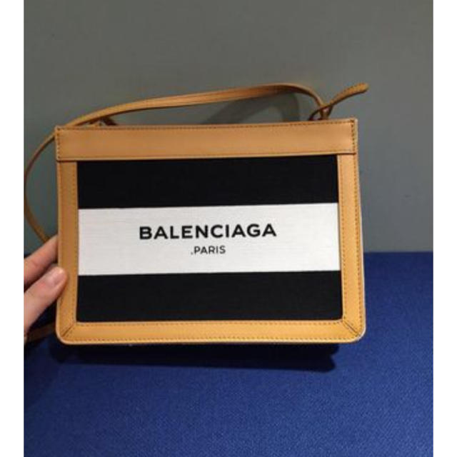 BALENCIAGA BAG(バレンシアガバッグ)のバイマ購入バレンシアガ ネイビー ボーダー ショルダーバッグ ポシェット バック レディースのバッグ(ショルダーバッグ)の商品写真
