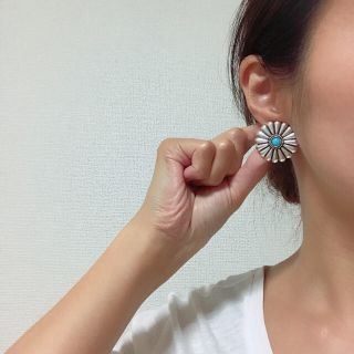 アリシアスタン(ALEXIA STAM)のhandmadeフラワーコンチョピアス・チタンポスト・16Kgp(ピアス)