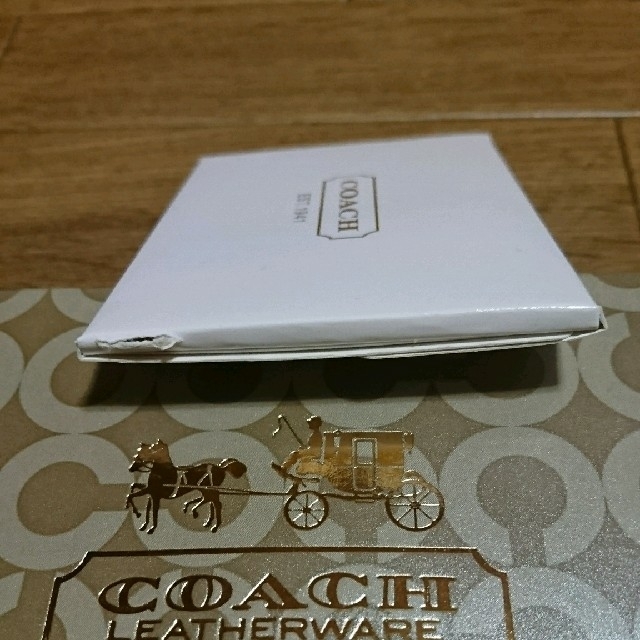 COACH(コーチ)の箱傷あり●COACHコーチ ステンレス製カードミラー 赤 コスメ/美容のコスメ/美容 その他(その他)の商品写真