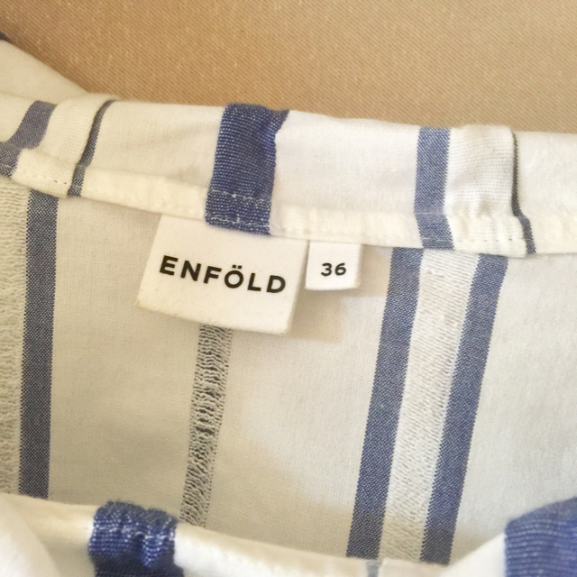 ENFOLD(エンフォルド)の週末値下げ ENFOLD 今期オフショルシャツ  36 レディースのトップス(シャツ/ブラウス(長袖/七分))の商品写真