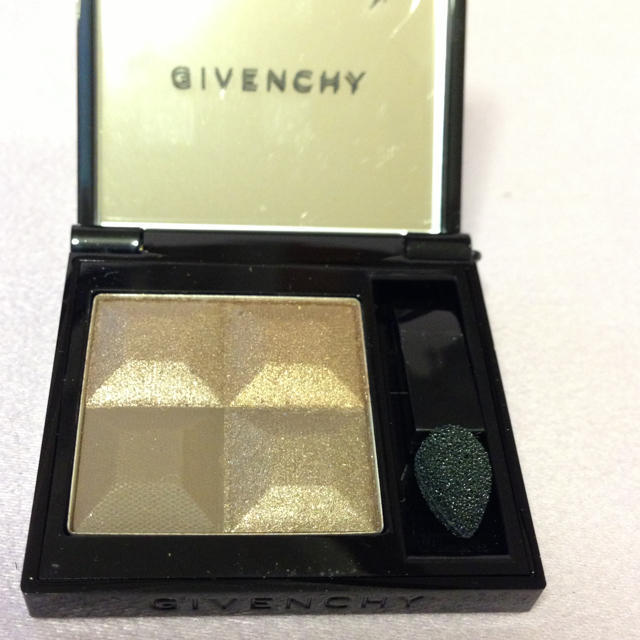 GIVENCHY(ジバンシィ)の未使用！ジバンシィ♡アイシャドウ コスメ/美容のベースメイク/化粧品(その他)の商品写真