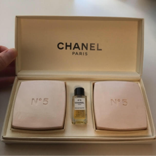 CHANEL(シャネル)の新品☆シャネルN°5サヴォン&オードゥトワレット コスメ/美容のボディケア(ボディソープ/石鹸)の商品写真