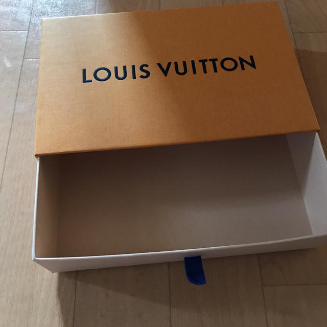 LOUIS VUITTON(ルイヴィトン)のヴィトンの空箱 インテリア/住まい/日用品のインテリア小物(小物入れ)の商品写真