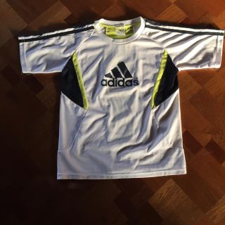 アディダス(adidas)のティシャツ(Tシャツ/カットソー)