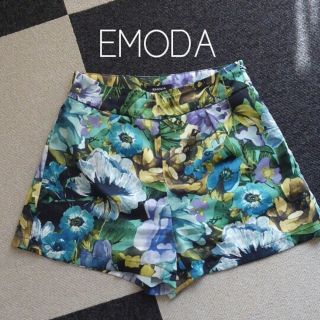 エモダ(EMODA)のEMODA ガーデンフラワーパンツ(ショートパンツ)