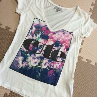 ザラ(ZARA)のZARA TRF VネックTシャツ(Tシャツ(半袖/袖なし))