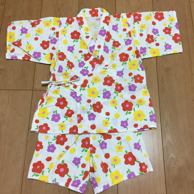 アカチャンホンポ(アカチャンホンポ)の女の子 甚平☆120センチ キッズ/ベビー/マタニティのキッズ服女の子用(90cm~)(甚平/浴衣)の商品写真