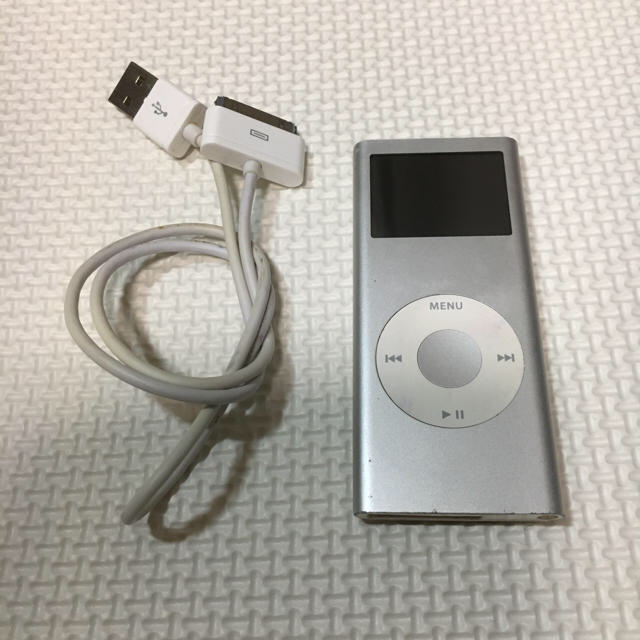 Apple(アップル)のipod【2GB】充電コード付き スマホ/家電/カメラのオーディオ機器(ポータブルプレーヤー)の商品写真