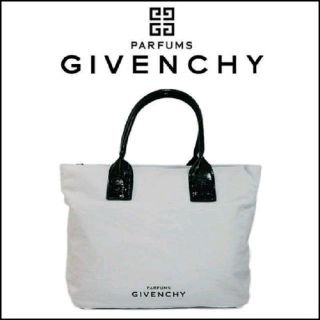 ジバンシィ(GIVENCHY)の大人気●GIVENCHYジバンシー キャンバストートバッグ 白 正規品(トートバッグ)