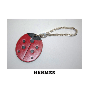 エルメス(Hermes)のエルメス　てんとう虫　キーホルダー　バッグチャーム　美品！(キーホルダー)