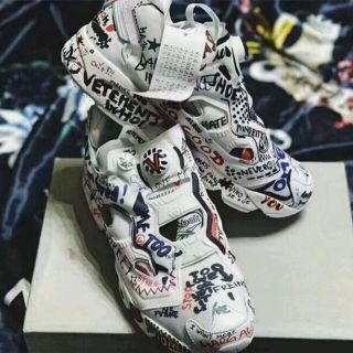 vetments Reebok 落書き pumpfury ポンプ