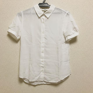ユニクロ(UNIQLO)のUNIQLO ユニクロ シンプル 半袖 白 ホワイト シャツ(シャツ/ブラウス(半袖/袖なし))