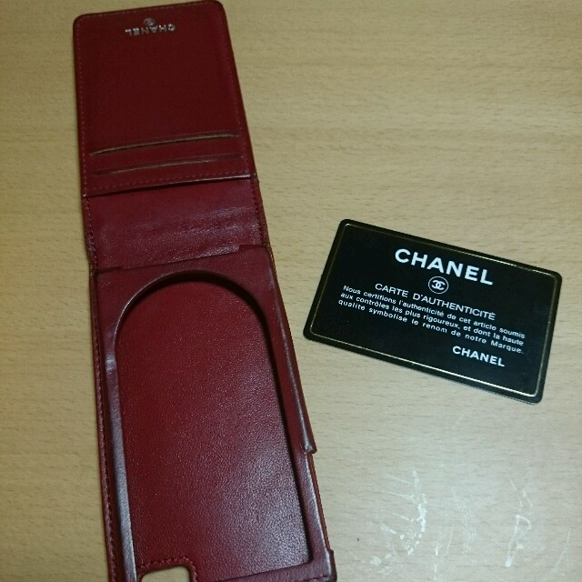CHANEL(シャネル)のシャネル携帯カバー本物お値下げ致しました。 スマホ/家電/カメラのスマホアクセサリー(iPhoneケース)の商品写真