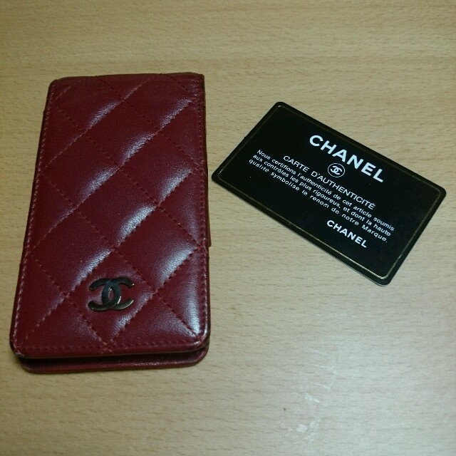 CHANEL(シャネル)のシャネル携帯カバー本物お値下げ致しました。 スマホ/家電/カメラのスマホアクセサリー(iPhoneケース)の商品写真