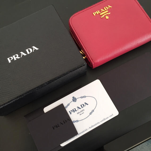 PRADA(プラダ)のPRADA 小銭入れ レディースのファッション小物(コインケース)の商品写真