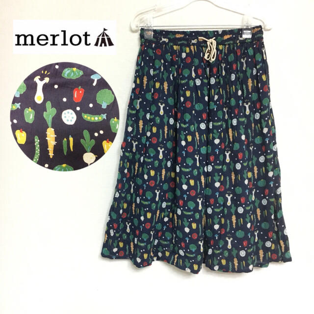 merlot(メルロー)のメルロー おやさい柄スカート ＊ネイビー レディースのスカート(ひざ丈スカート)の商品写真