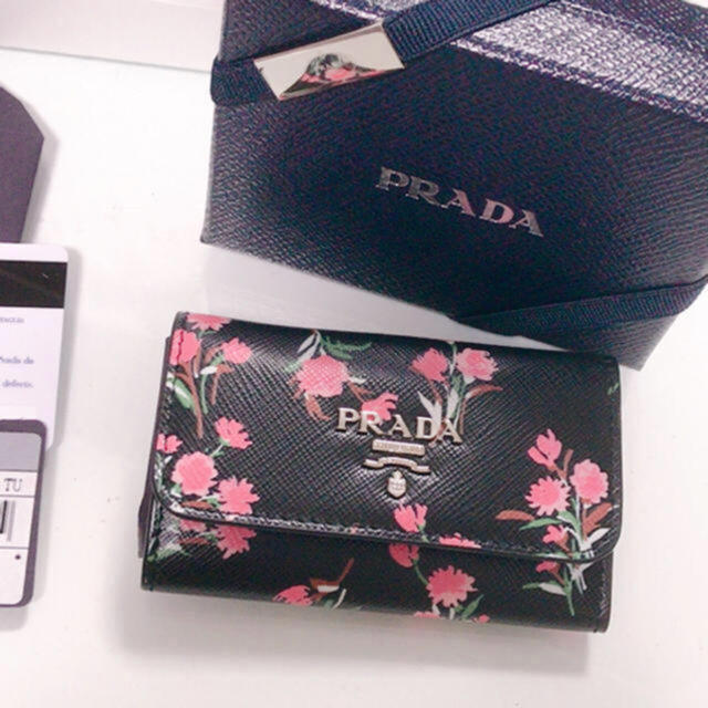 新品 PRADA ♡ 花柄 レア キーケース スーパーセール期間限定