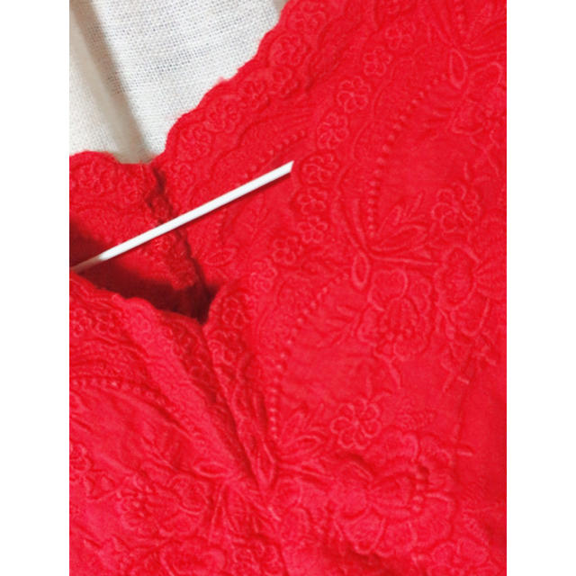 しまむら(シマムラ)の美品✨エンブロイダリー刺繍スカラップブラウス❤️赤 レディースのトップス(シャツ/ブラウス(長袖/七分))の商品写真