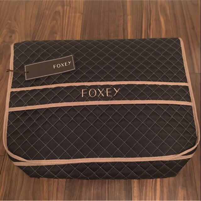 FOXEY(フォクシー)の新品未使用品☆FOXEYトラベルポーチ5点セットブラック レディースのファッション小物(ポーチ)の商品写真