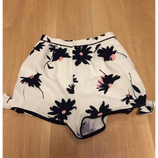 スナイデル(SNIDEL)のSnidel 花柄ショートパンツ(ショートパンツ)