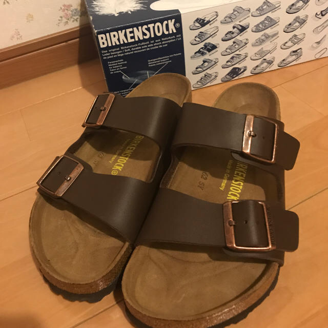 BIRKENSTOCK(ビルケンシュトック)の本日限定値下げ！！新品 BIRKENSTOCK アリゾナ  ブラウン  39 レディースの靴/シューズ(サンダル)の商品写真