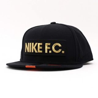 ナイキ(NIKE)の正規品 nike fc ゴールド ブラック 黒金 キャップ スナップバック(キャップ)