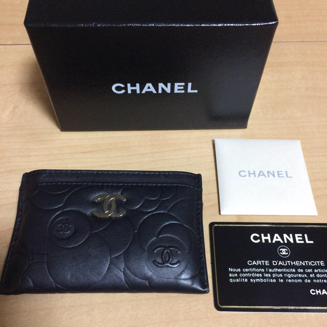 CHANEL(シャネル)のスイレイ様専用♡CHANEL カメリアカードケース レディースのファッション小物(名刺入れ/定期入れ)の商品写真