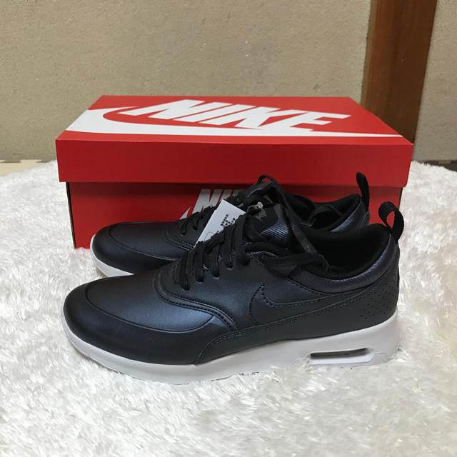 NIKE(ナイキ)のナイキ AIR MAX THEA SE☆新品☆23.5㎝ レディースの靴/シューズ(スニーカー)の商品写真