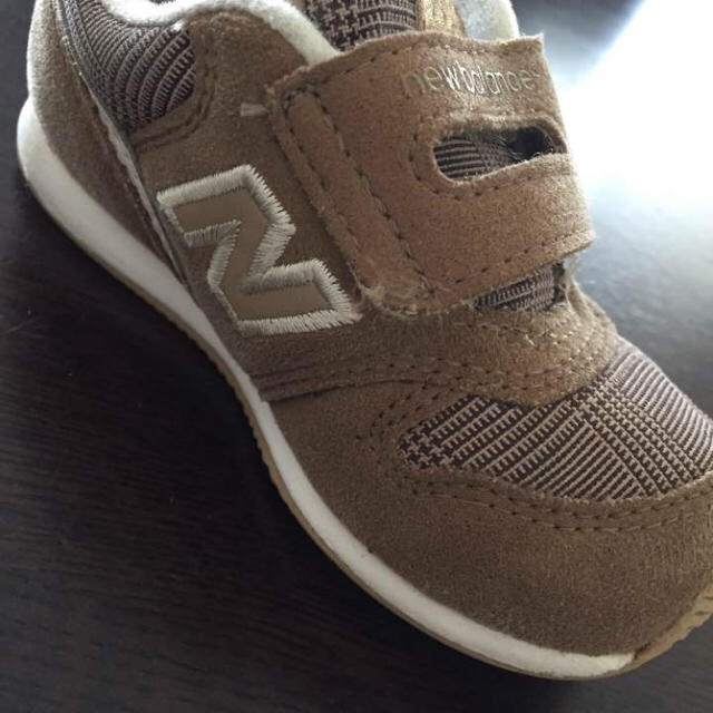 New Balance(ニューバランス)のrmm様 専用 ニューバランス ベビースニーカー  14cm タン キッズ/ベビー/マタニティのベビー靴/シューズ(~14cm)(スニーカー)の商品写真