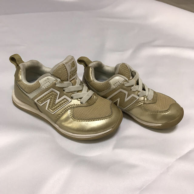 New Balance(ニューバランス)のkids✨ニューバランス✨スニーカー✨ゴールド キッズ/ベビー/マタニティのベビー靴/シューズ(~14cm)(スニーカー)の商品写真