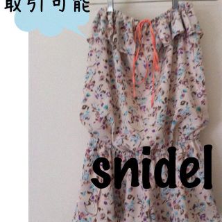 スナイデル(SNIDEL)の取引可新品同様snidel花柄ロンパース(サロペット/オーバーオール)