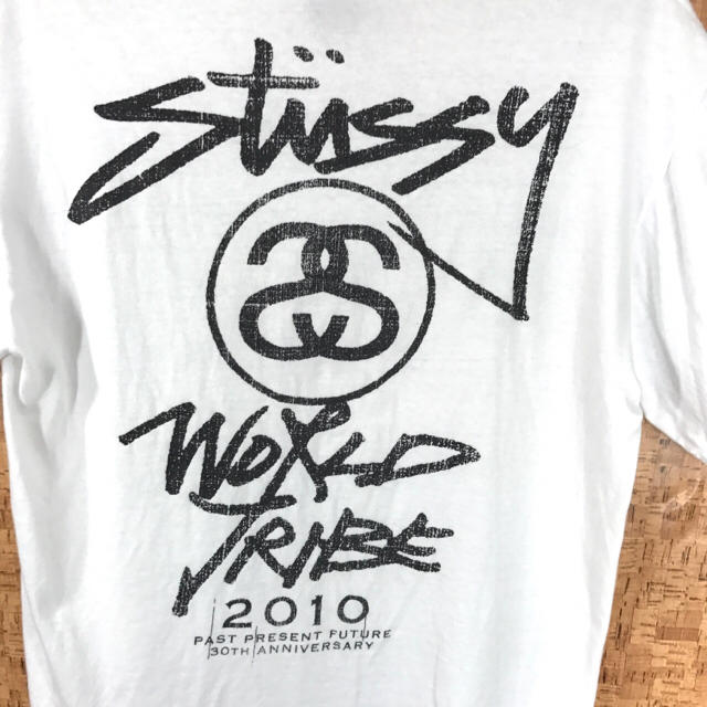 STUSSY(ステューシー)のSTUSSY  ビッグロゴT バックプリント 白 M XL相当 シャネル メンズのトップス(Tシャツ/カットソー(半袖/袖なし))の商品写真