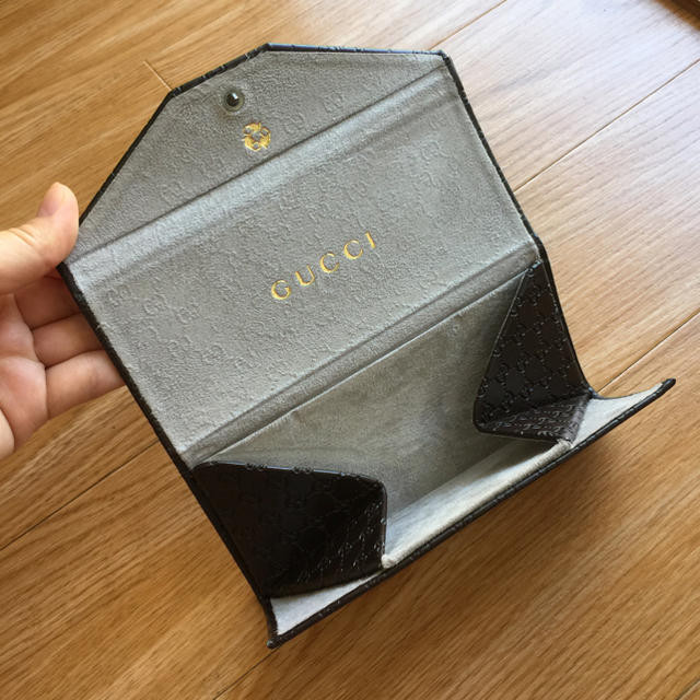 Gucci - グッチ 折りたたみサングラスケースの通販 by su112's shop｜グッチならラクマ