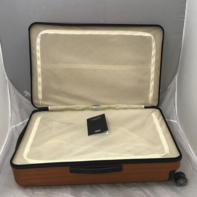 RIMOWA(リモワ)のあみ様専用 リモワサルサエアー94L(10) インカゴールド 中古品 送料無料 レディースのバッグ(スーツケース/キャリーバッグ)の商品写真
