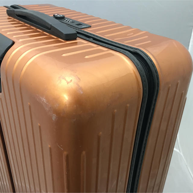 RIMOWA(リモワ)のあみ様専用 リモワサルサエアー94L(10) インカゴールド 中古品 送料無料 レディースのバッグ(スーツケース/キャリーバッグ)の商品写真