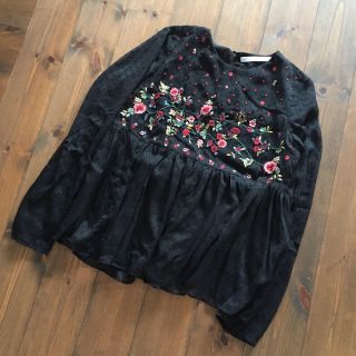 ザラ(ZARA)のお値下げ！zara♡美品*刺繍トップス(シャツ/ブラウス(長袖/七分))