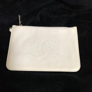 シャネル(CHANEL)のシャネルポーチ 大ココマークラムスキンホワイトシルバー金具 口紅入れ 男女兼用(ポーチ)