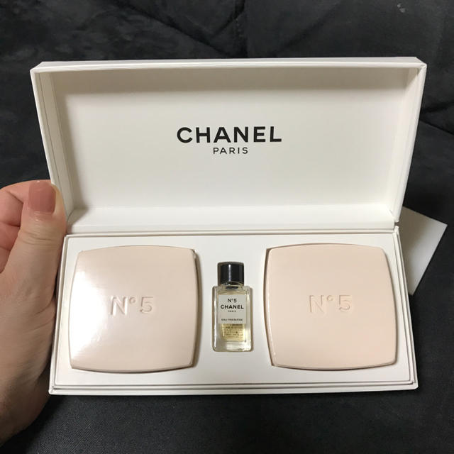 CHANEL(シャネル)のCHANEL no.5 サヴォン2オードゥパルファムセット コスメ/美容のボディケア(ボディソープ/石鹸)の商品写真