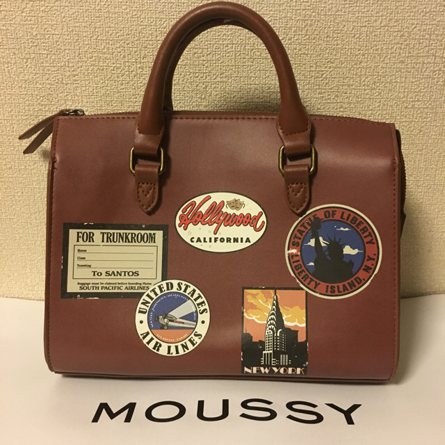 moussy(マウジー)のMOUSSYワッペンバッグ レディースのバッグ(ショルダーバッグ)の商品写真