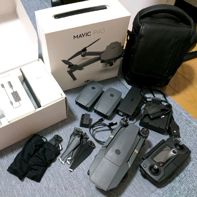 DJI MAVIC COMBO(海外仕様) エンタメ/ホビーのおもちゃ/ぬいぐるみ(ホビーラジコン)の商品写真