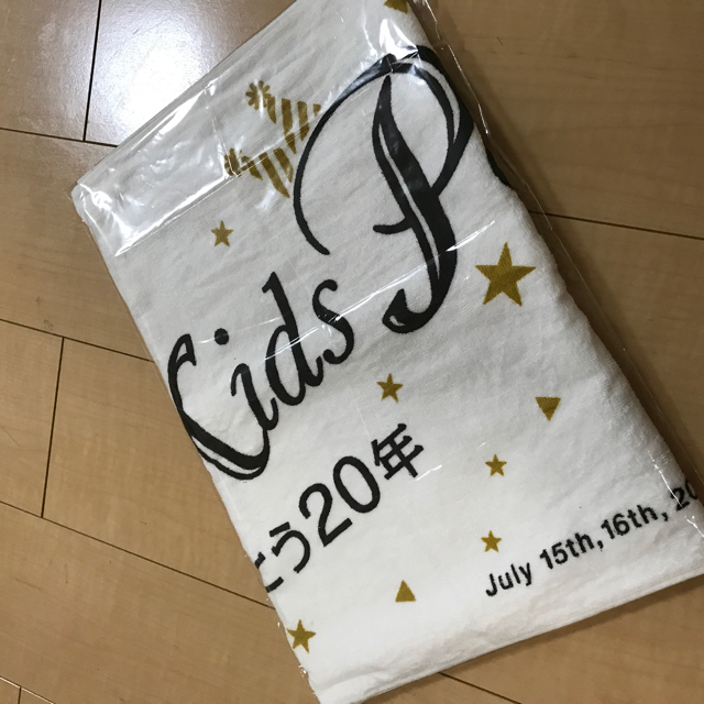 KinKi Kids20年限定タオル【非売品】 エンタメ/ホビーのタレントグッズ(男性タレント)の商品写真