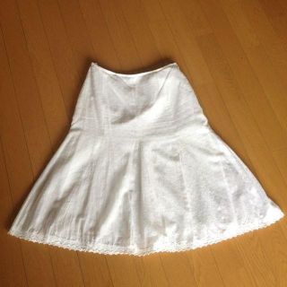 ヴァンドゥーオクトーブル(22 OCTOBRE)の✨真っ白スカート✨(ひざ丈スカート)