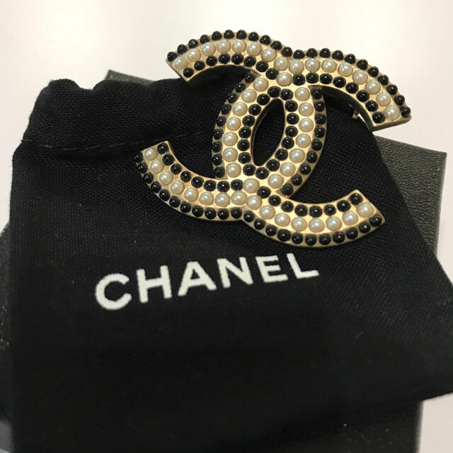 CHANEL(シャネル)のCHANEL シャネル ココマーク パール ブローチ レディースのアクセサリー(ブローチ/コサージュ)の商品写真