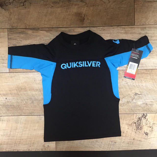 QUIKSILVER(クイックシルバー)の新品 クイックシルバー ラッシュガード 水着 100 キッズ/ベビー/マタニティのキッズ服男の子用(90cm~)(水着)の商品写真