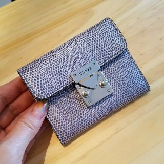 ゲス(GUESS)の美品 GUESS 折り財布(財布)