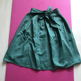 テチチ(Techichi)のきれいなグリーンの膝丈スカート(ひざ丈スカート)
